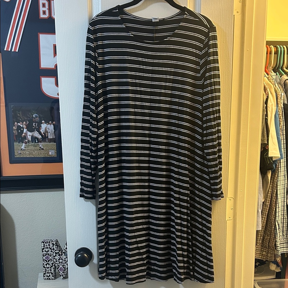 Old Navy Black and White Striped Dress